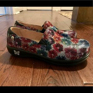Women’s Alegria “Keli” Embossed Clog Sz 12